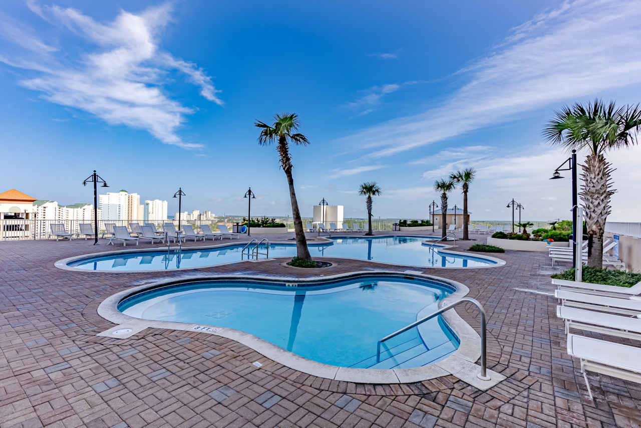 Stunning Views! located Steps 2 Beach, Restaurants & Shops! Sleeps 6 - Panama City Beach