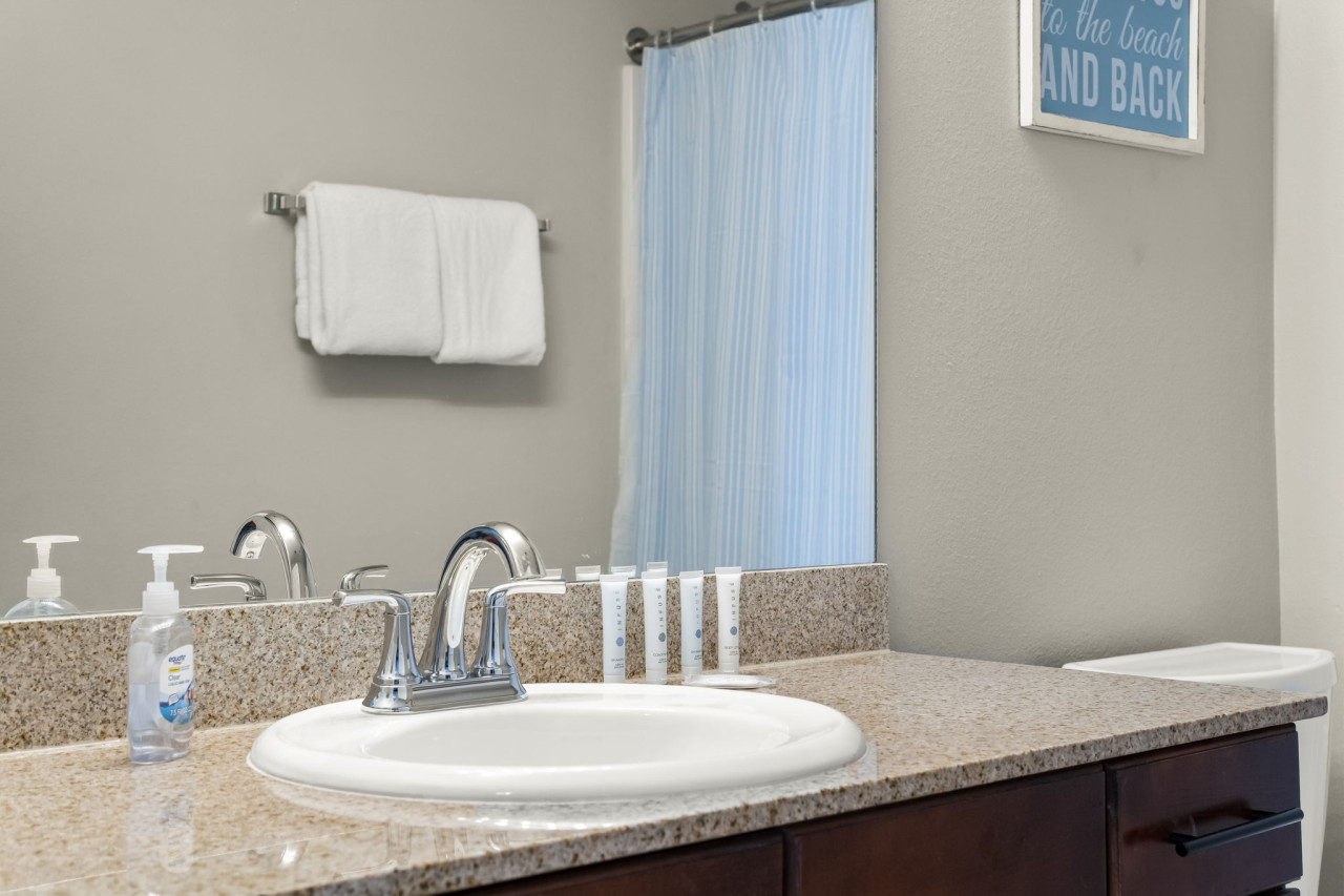 Stunning Views! located Steps 2 Beach, Restaurants & Shops! Sleeps 6 - Panama City Beach