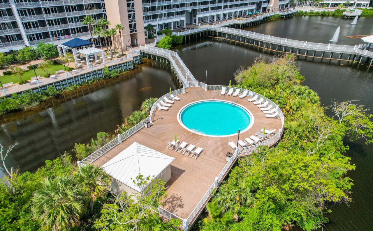 Stunning Views! located Steps 2 Beach, Restaurants & Shops! Sleeps 6 - Panama City Beach