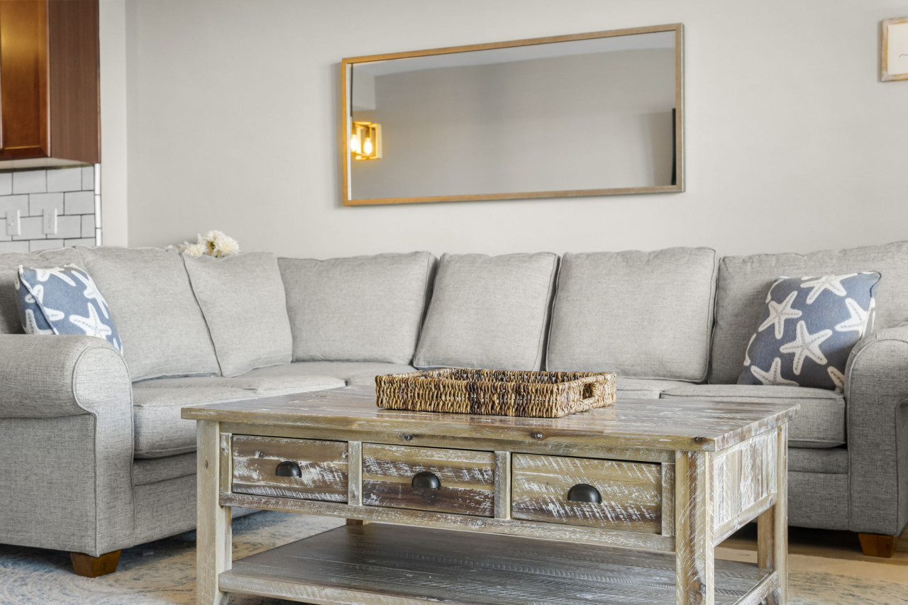 Stunning Views! located Steps 2 Beach, Restaurants & Shops! Sleeps 6 - Panama City Beach