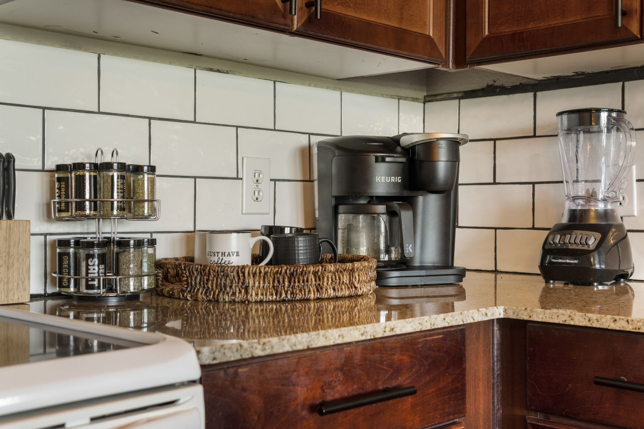 stunning-views!-located-steps-2-beach-restaurants-and-shops!-sleeps-6/