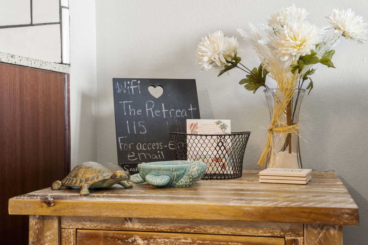 Stunning Views! located Steps 2 Beach, Restaurants & Shops! Sleeps 6 - Panama City Beach