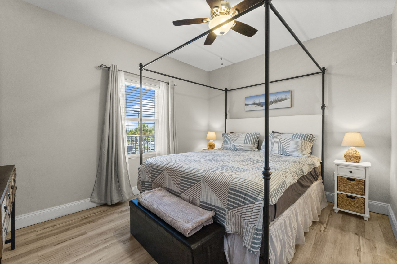 stunning-views!-located-steps-2-beach-restaurants-and-shops!-sleeps-6/