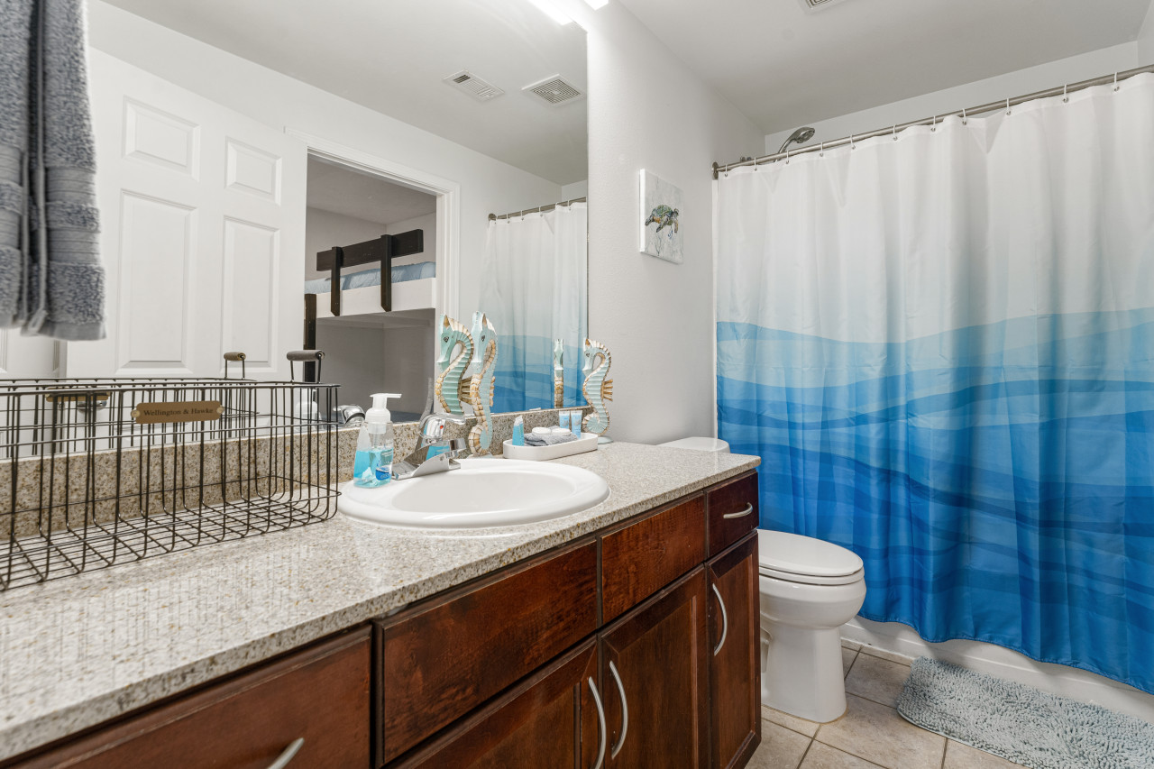 Spectacular 4BD 3BA Beach Condo! Free Beach Chairs! Sleeps 10! - Panama City Beach