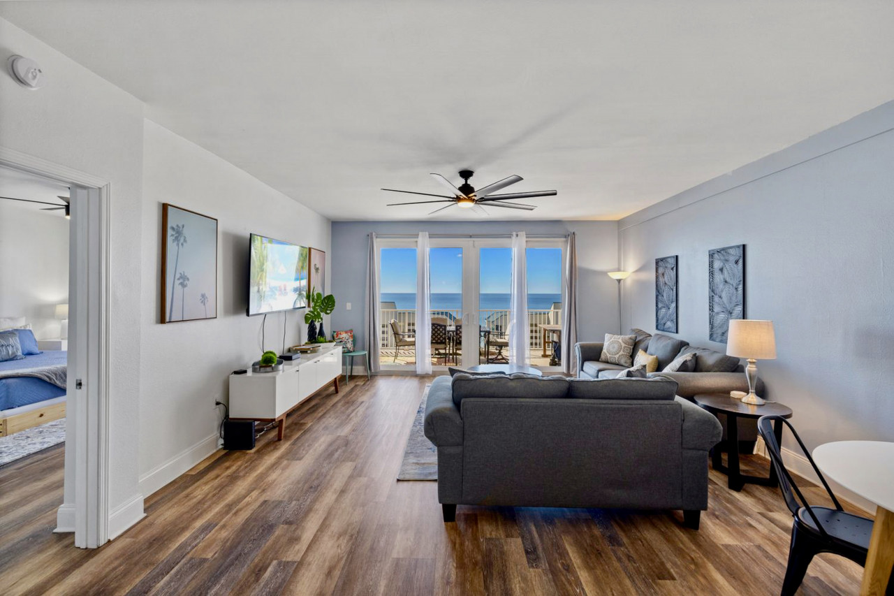 Spectacular 4BD 3BA Beach Condo! Free Beach Chairs! Sleeps 10! - Panama City Beach