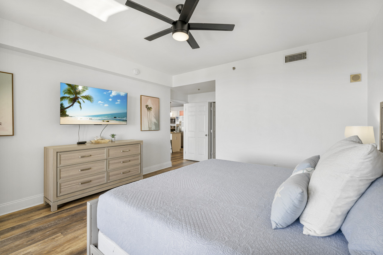 Spectacular 4BD 3BA Beach Condo! Free Beach Chairs! Sleeps 10! - Panama City Beach