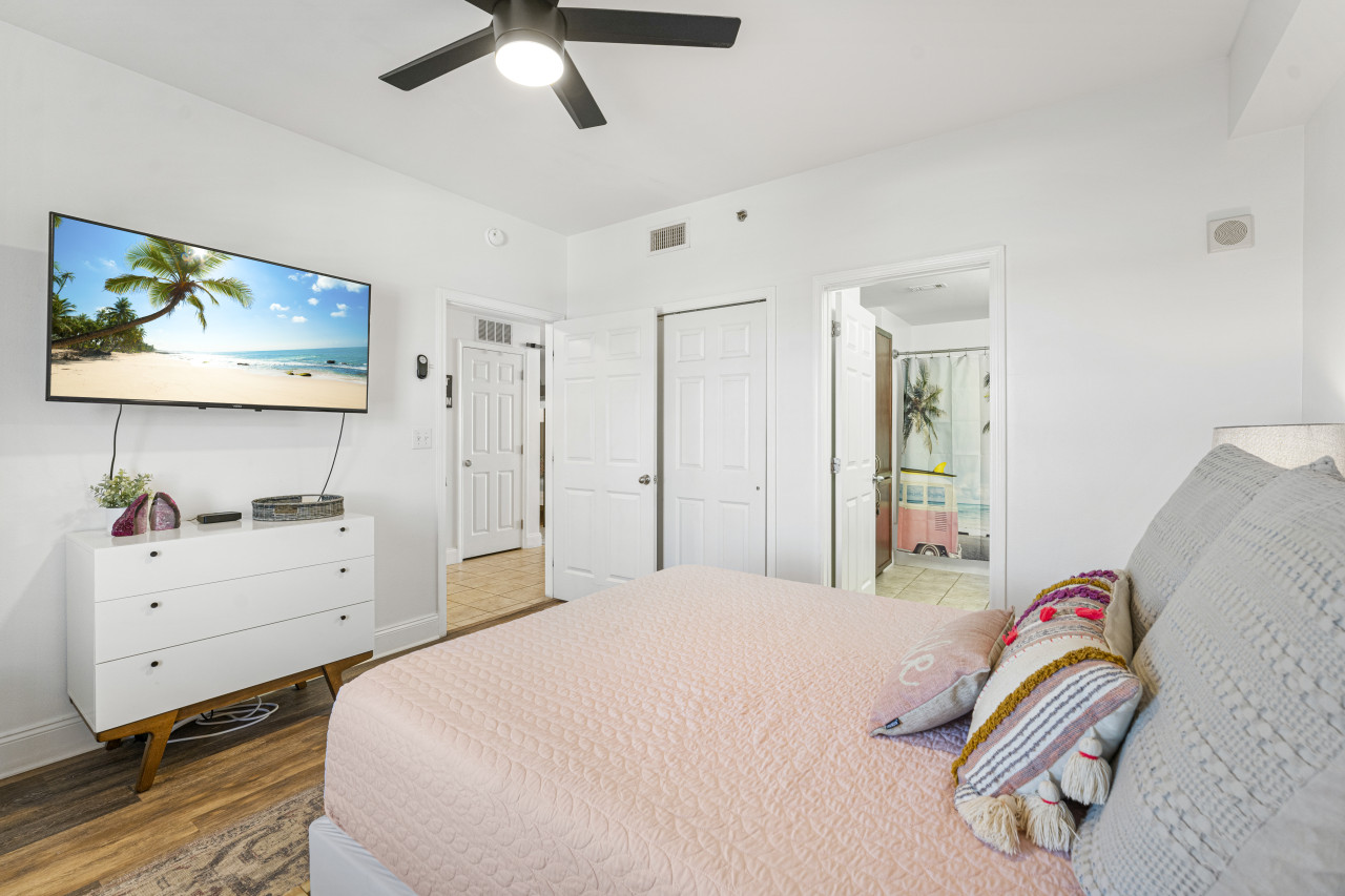 Spectacular 4BD 3BA Beach Condo! Free Beach Chairs! Sleeps 10! - Panama City Beach