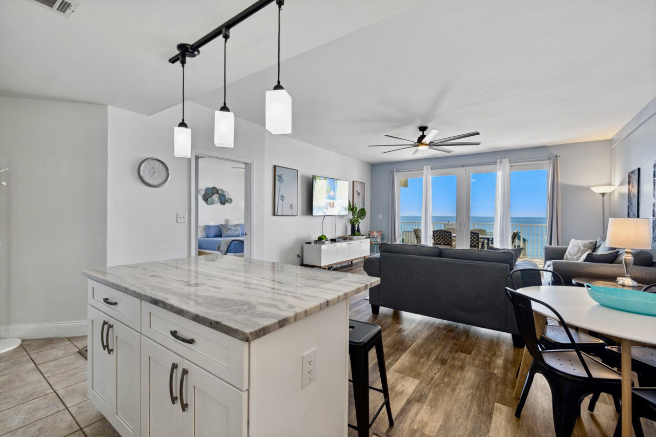 Spectacular 4BD 3BA Beach Condo! Free Beach Chairs! Sleeps 10! - Panama City Beach