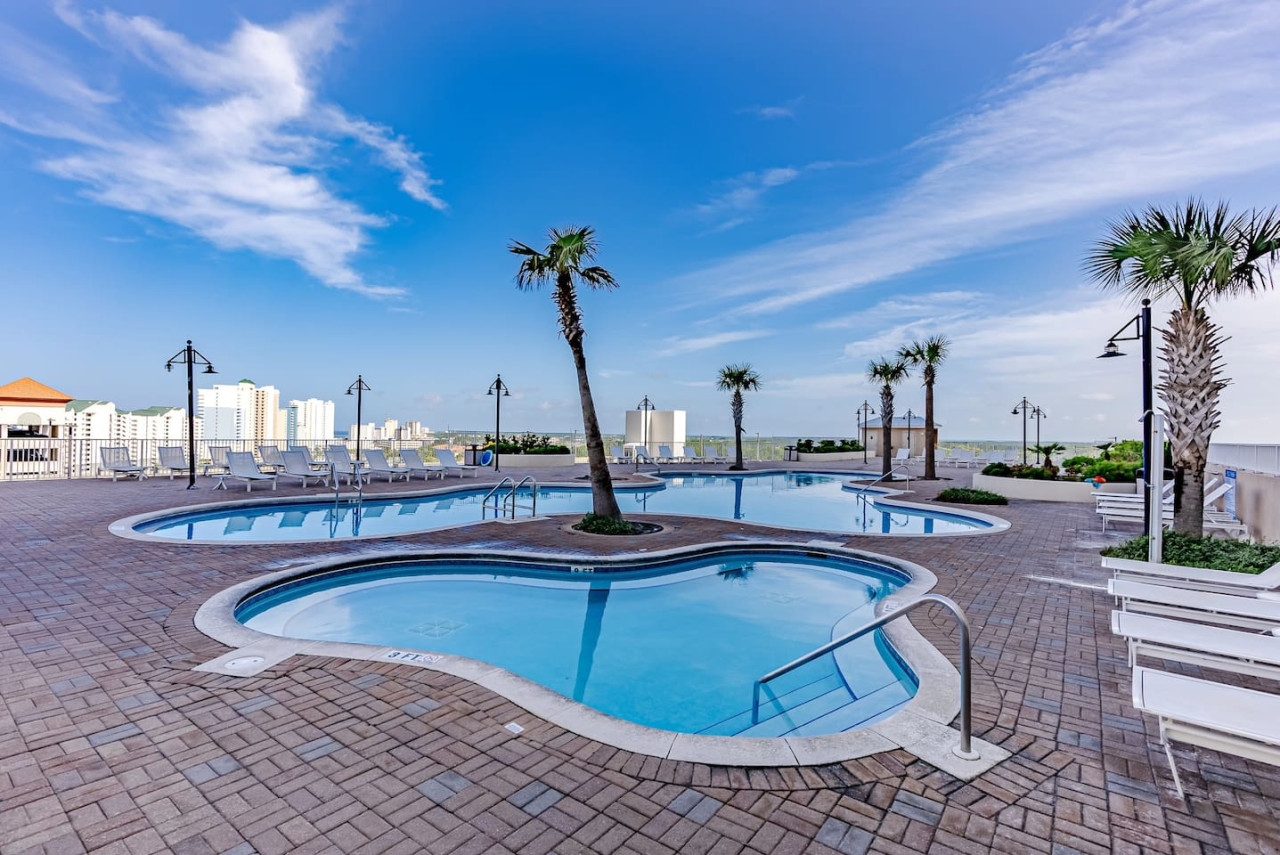 Spectacular 4BD 3BA Beach Condo! Free Beach Chairs! Sleeps 10! - Panama City Beach
