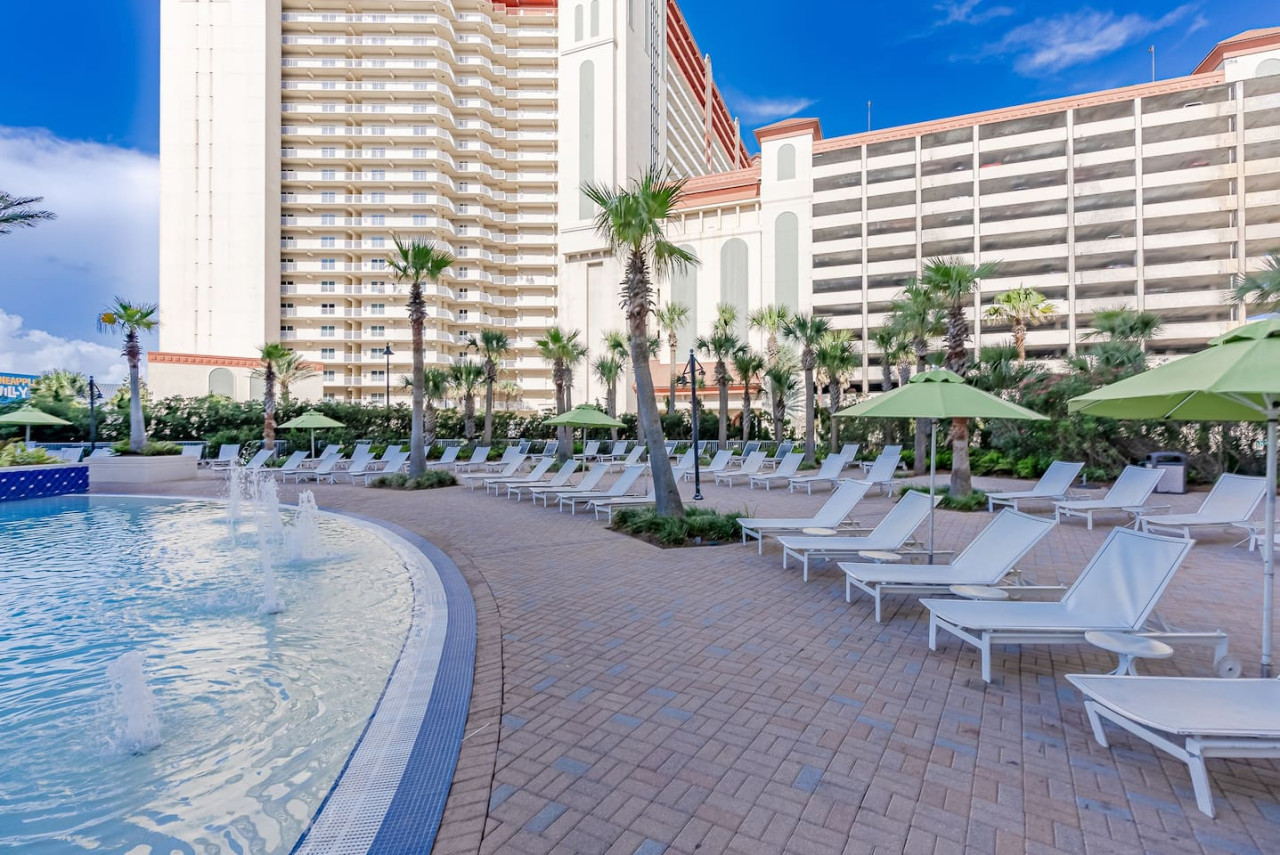 Spectacular 4BD 3BA Beach Condo! Free Beach Chairs! Sleeps 10! - Panama City Beach