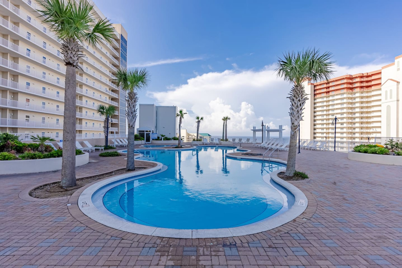 Spectacular 4BD 3BA Beach Condo! Free Beach Chairs! Sleeps 10! - Panama City Beach
