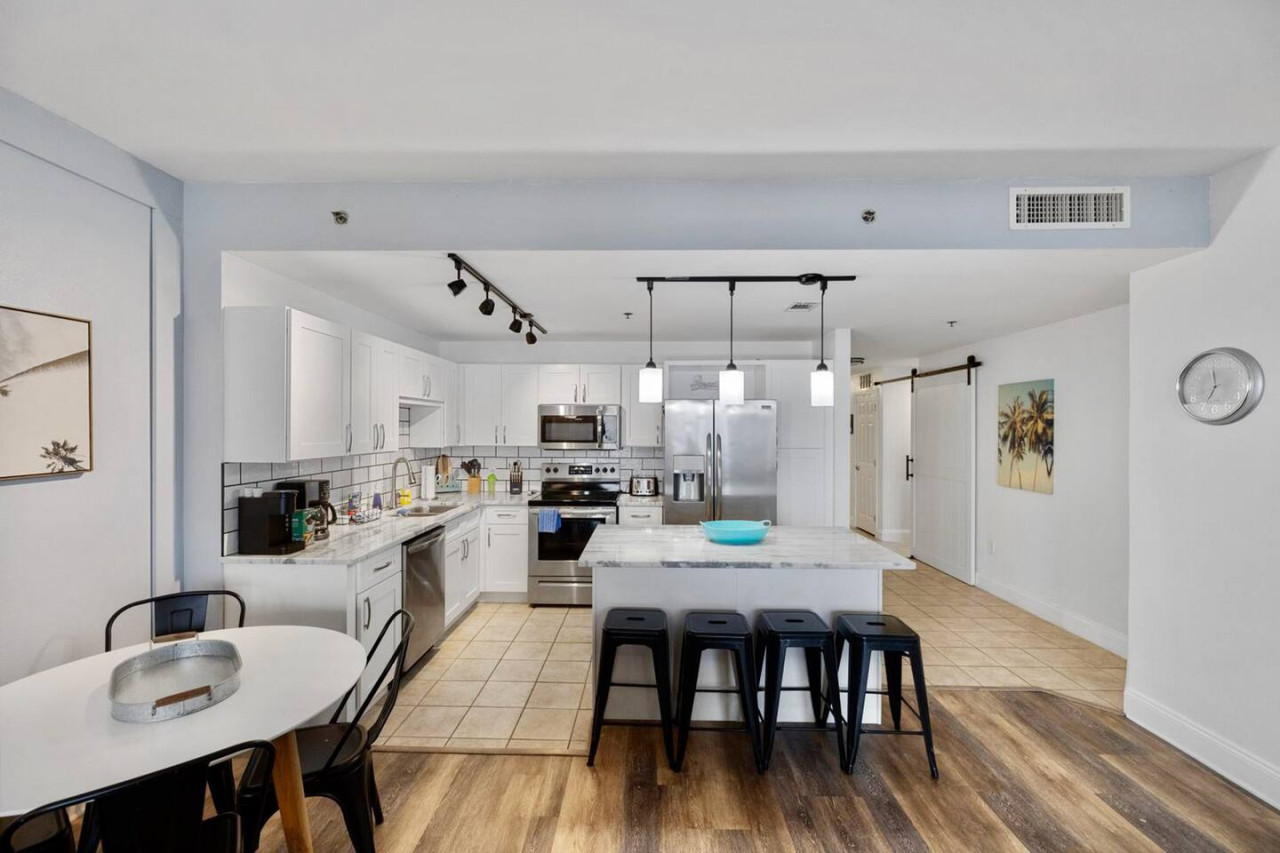 Spectacular 4BD 3BA Beach Condo! Free Beach Chairs! Sleeps 10! - Panama City Beach