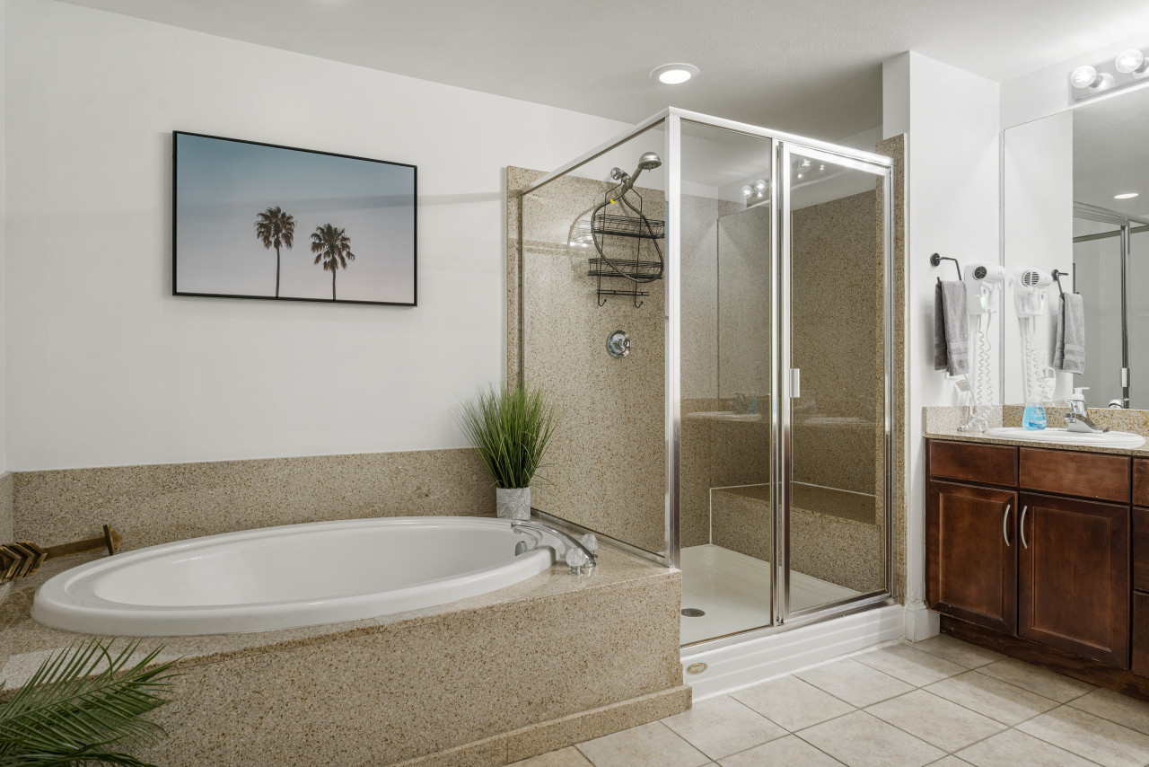 Spectacular 4BD 3BA Beach Condo! Free Beach Chairs! Sleeps 10! - Panama City Beach