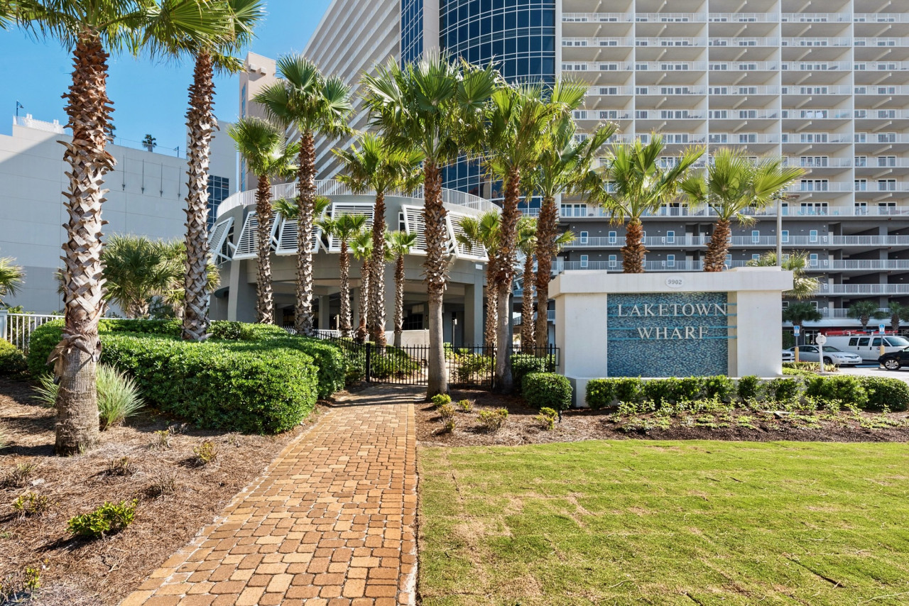 Spectacular 4BD 3BA Beach Condo! Free Beach Chairs! Sleeps 10! - Panama City Beach