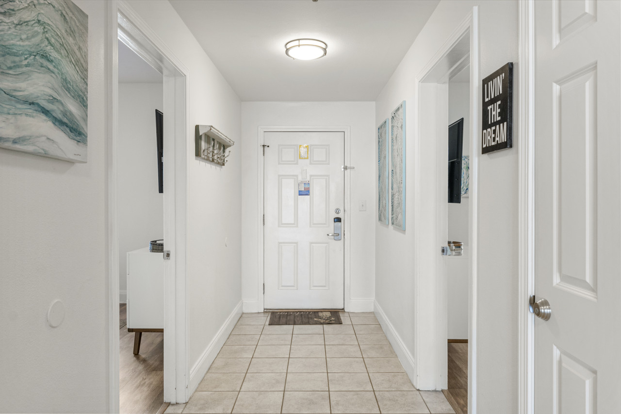 Spectacular 4BD 3BA Beach Condo! Free Beach Chairs! Sleeps 10! - Panama City Beach