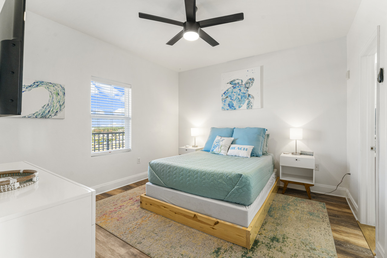 Spectacular 4BD 3BA Beach Condo! Free Beach Chairs! Sleeps 10! - Panama City Beach