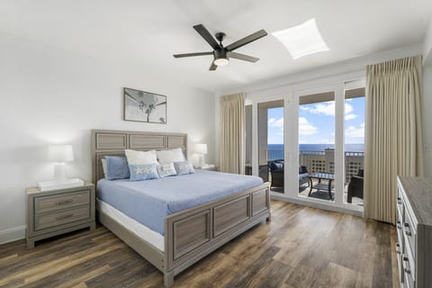 Spectacular 4BD 3BA Beach Condo! Free Beach Chairs! Sleeps 10!