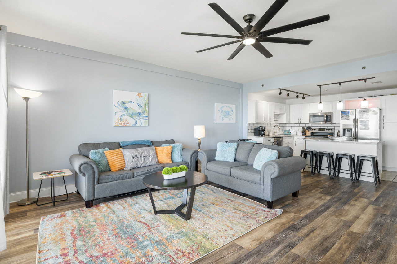 Spectacular 4BD 3BA Beach Condo! Free Beach Chairs! Sleeps 10! - Panama City Beach