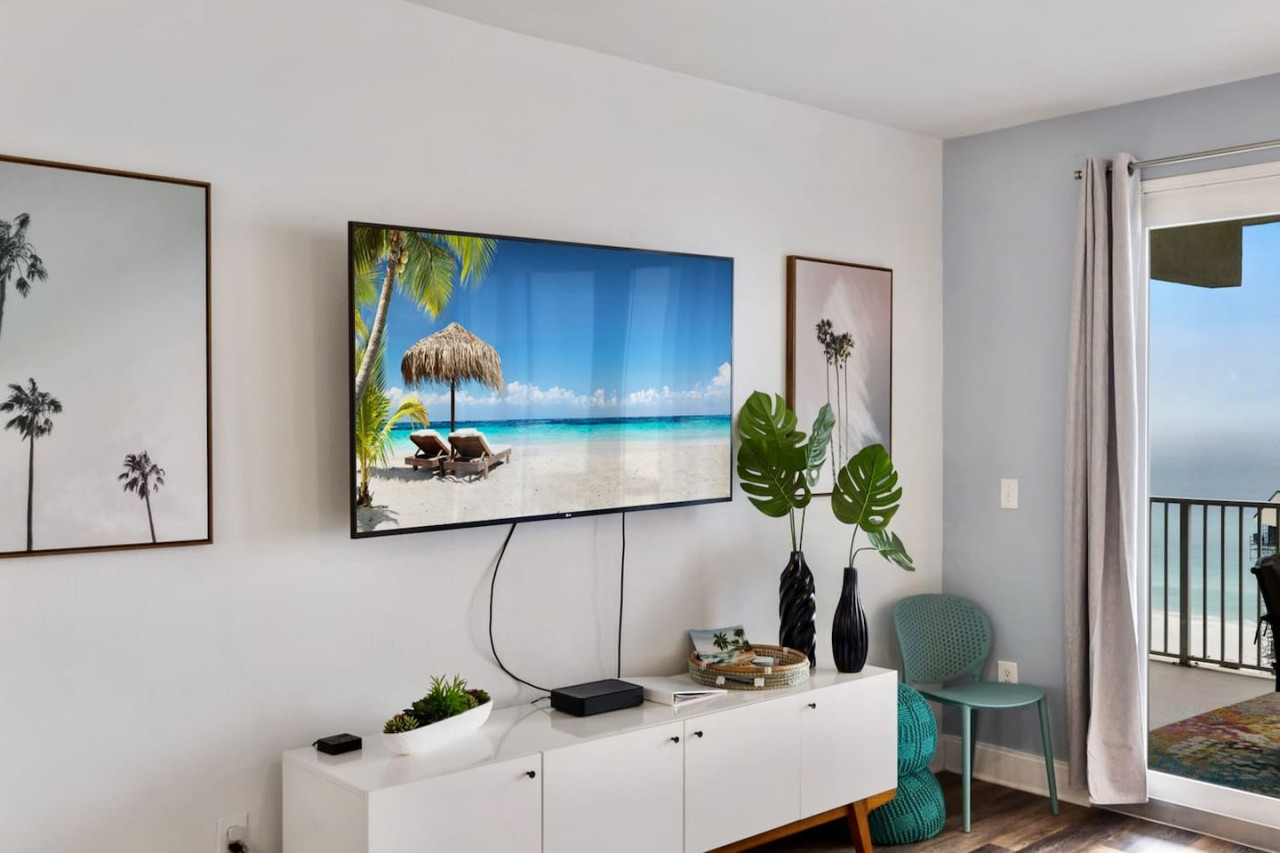 Spectacular 4BD 3BA Beach Condo! Free Beach Chairs! Sleeps 10! - Panama City Beach