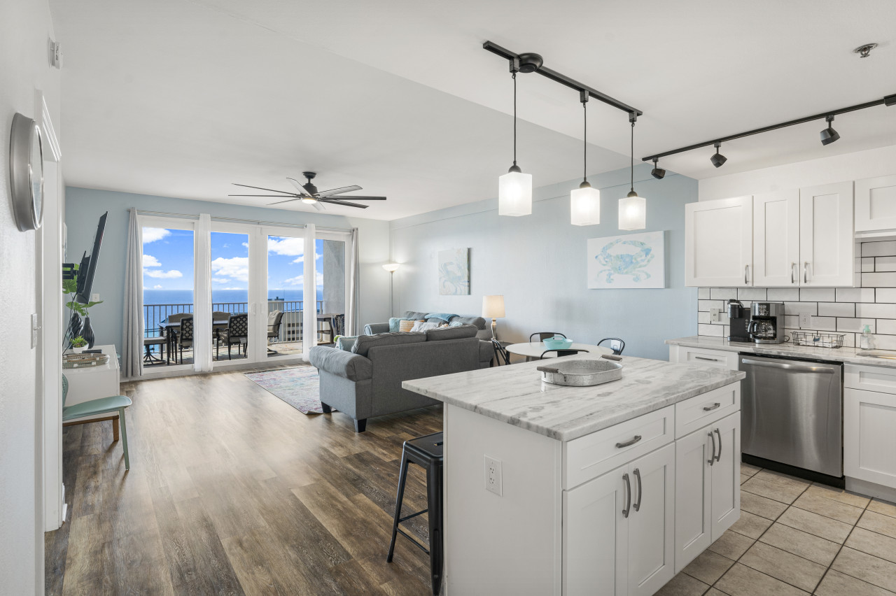 Spectacular 4BD 3BA Beach Condo! Free Beach Chairs! Sleeps 10! - Panama City Beach