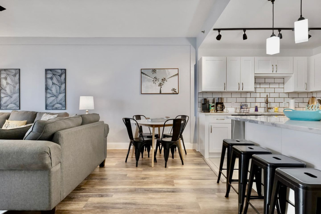 Spectacular 4BD 3BA Beach Condo! Free Beach Chairs! Sleeps 10! - Panama City Beach