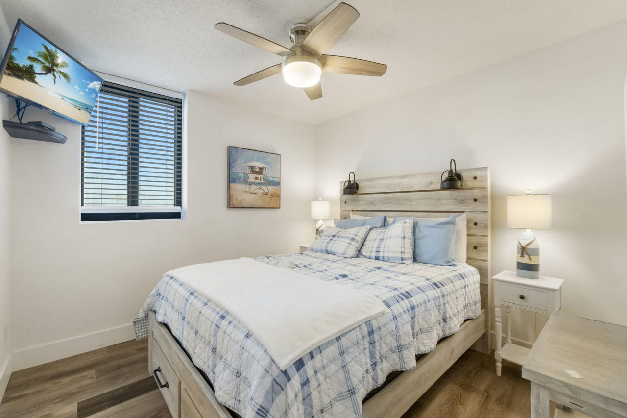 new-remodeled-resort-beachfront-condo!-free-beach-chairs-and-umbrella-service!/