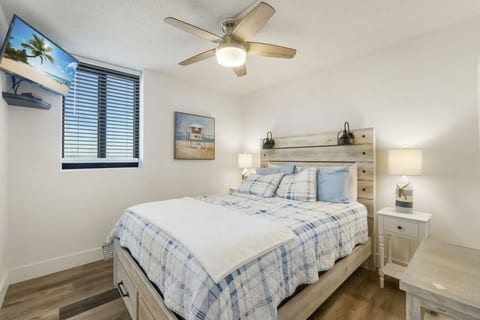 Beachfront Condo w/ FREE Beach Chair Service