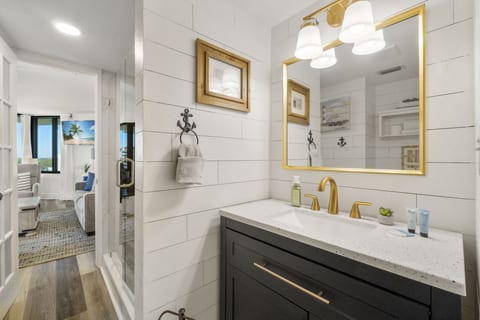 Beachfront Condo w/ FREE Beach Chair Service
