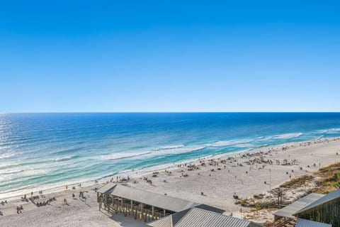 Beachfront Condo w/ FREE Beach Chair Service
