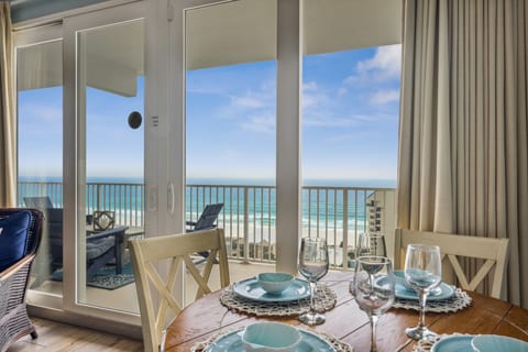 Charming Beach Condo! Steps 2 Beach & Restaurants!