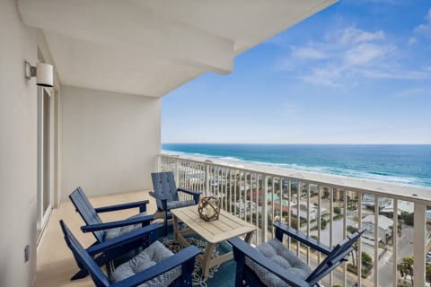 Charming Beach Condo! Steps 2 Beach & Restaurants!