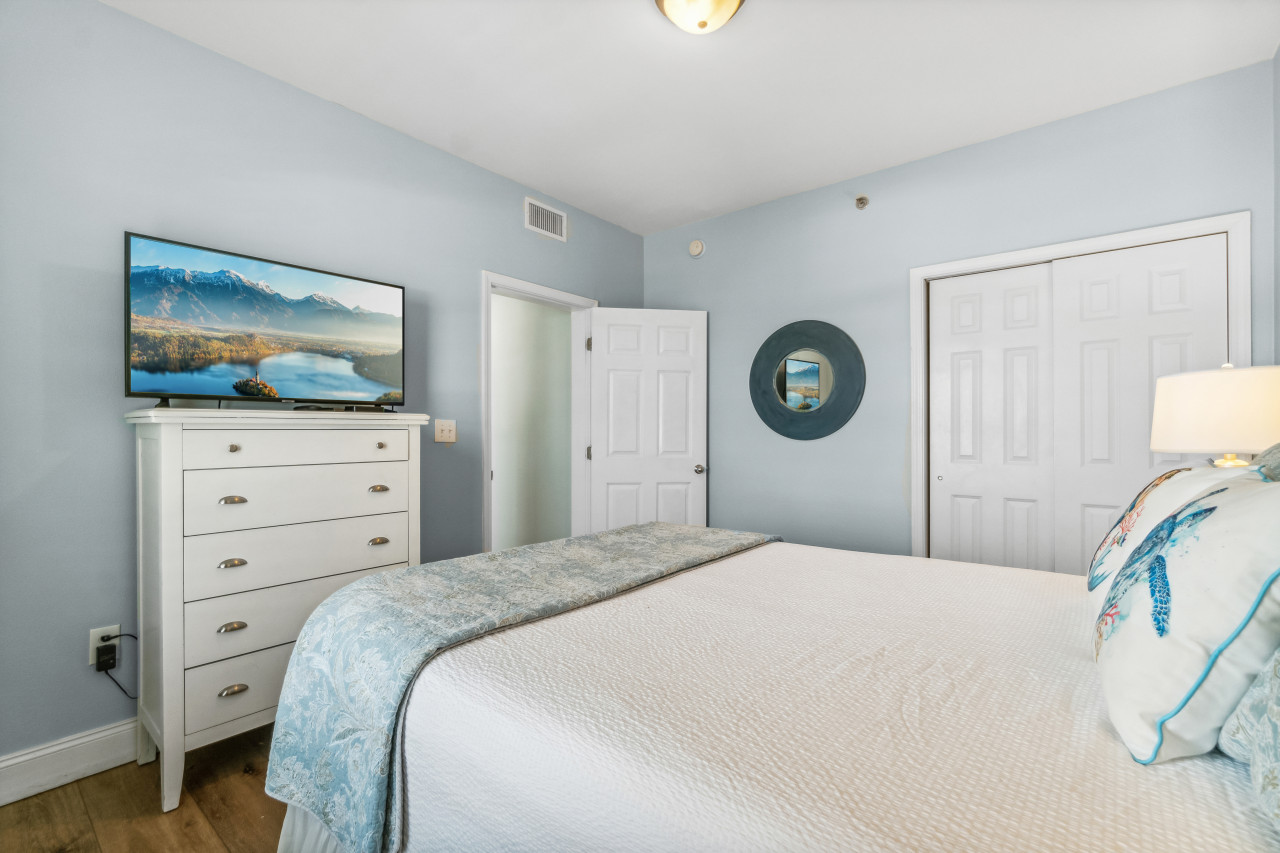 spacious-beachy-condo-with-gulf-views!-sleeps-8!/