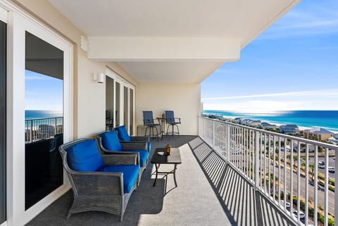 Spacious 3BD 3BA Beach Condo! Ocean Views! Free Beach Chairs!