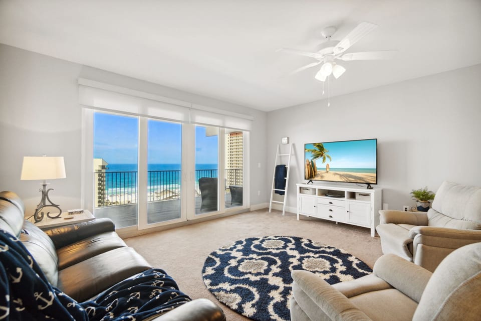 Spacious 3BD 3BA Beach Condo! Ocean Views! Free Beach Chairs! - Panama City Beach