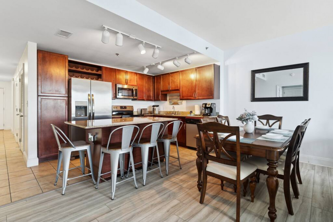 Remodeled 3BD+Bunks! Low Floor Family Beach Resort! 5 Pools! - Panama City Beach