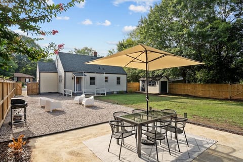 Mid-Century Haven | Fenced Yard | King Bed