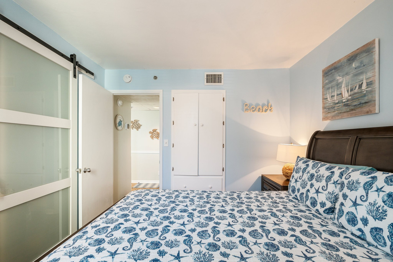 Incredible Beachfront Corner Unit! Beach Chairs Service and Umbrella Included! - Panama City Beach