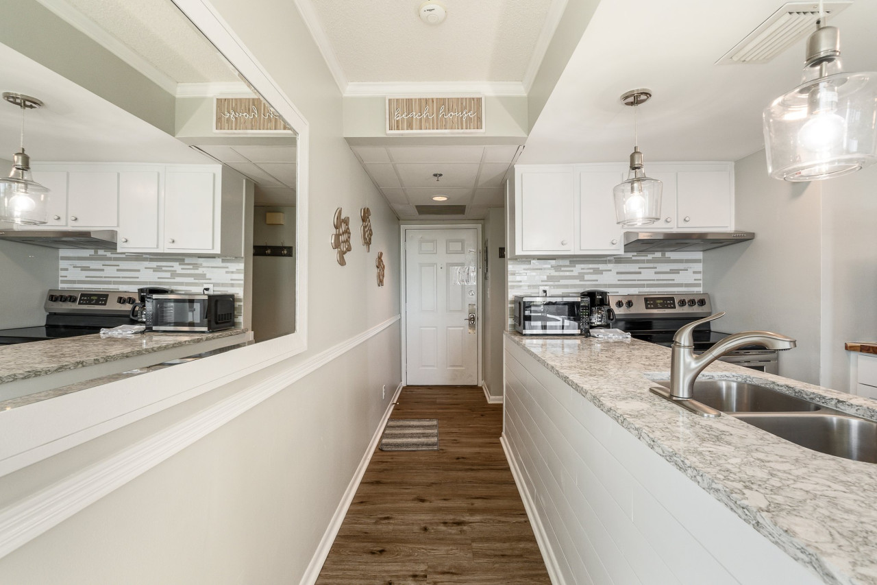 Incredible Beachfront Corner Unit! Beach Chairs Service and Umbrella Included! - Panama City Beach