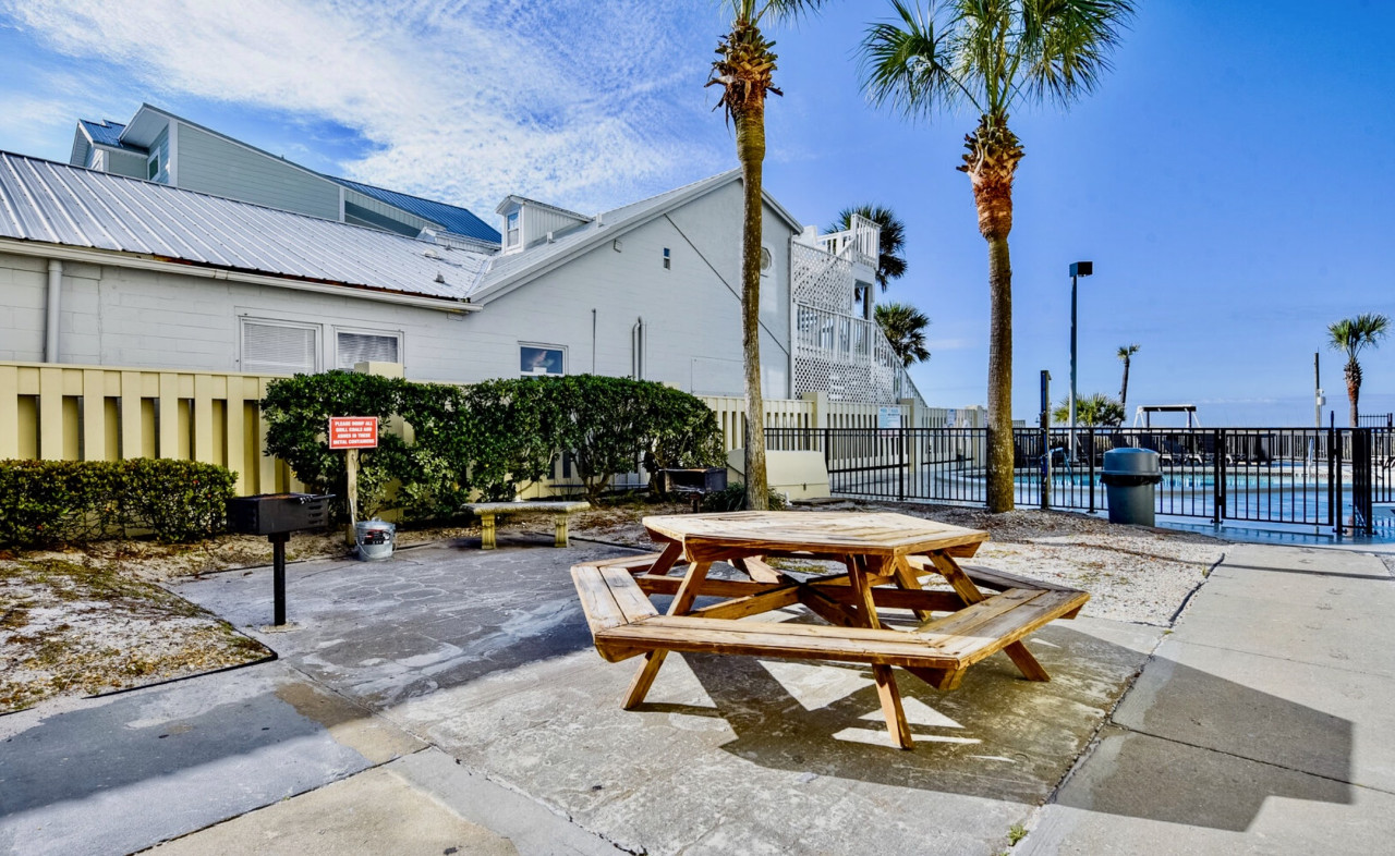 Incredible Beachfront Corner Unit! Beach Chairs Service and Umbrella Included! - Panama City Beach