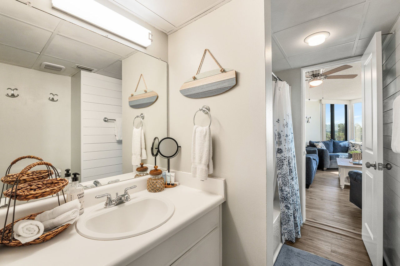 Incredible Beachfront Corner Unit! Beach Chairs Service and Umbrella Included! - Panama City Beach