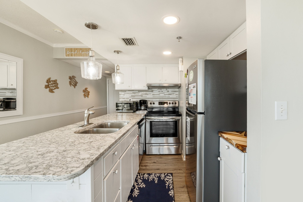 Incredible Beachfront Corner Unit! Beach Chairs Service and Umbrella Included! - Panama City Beach