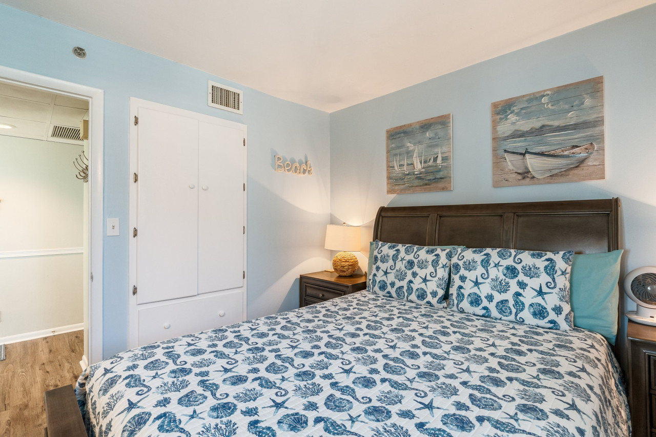 Incredible Beachfront Corner Unit! Beach Chairs Service and Umbrella Included! - Panama City Beach