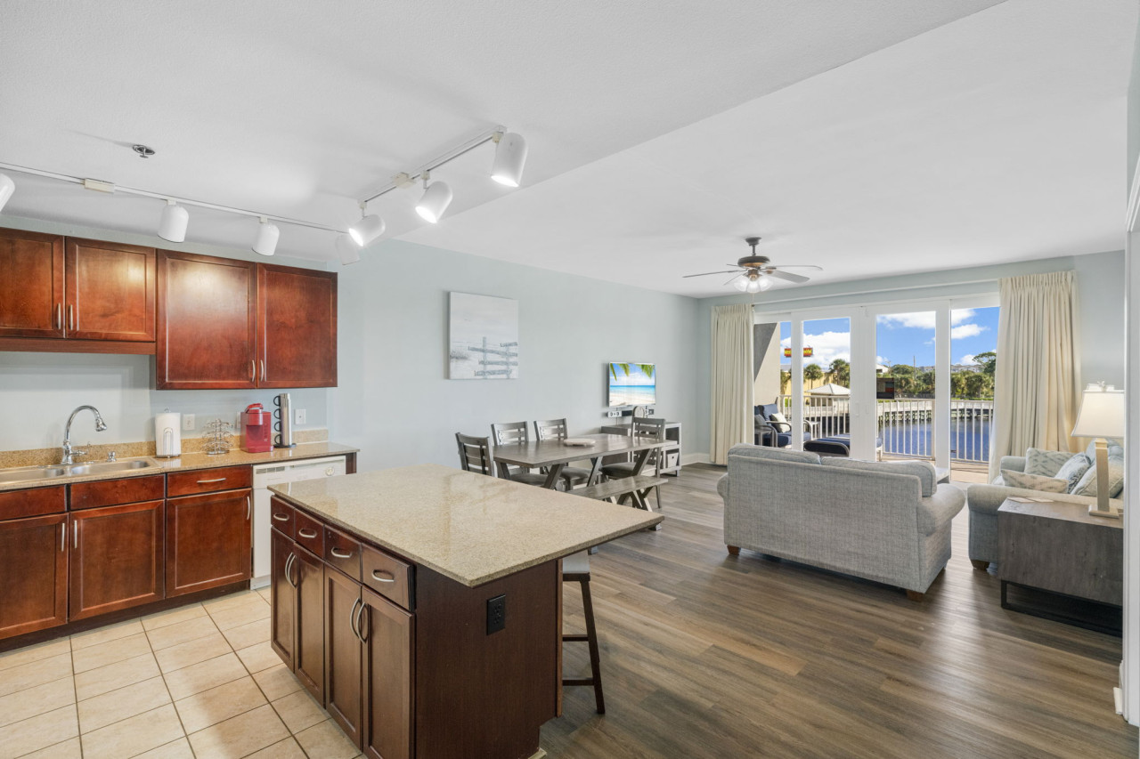 low-floor-3bd-+-bunks-family-resort!-5-pools!-free-beach-chairs/