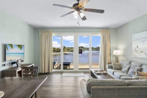 Low Floor 3BD + Bunks Family Resort! 5 Pools! Free Beach Chairs