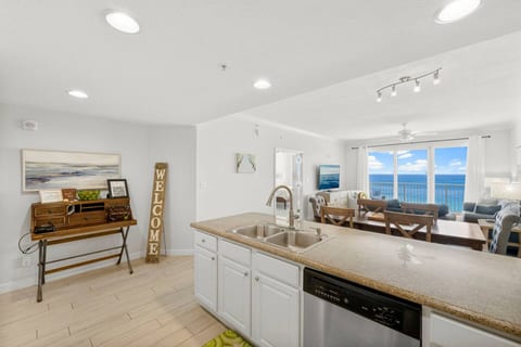 Spectacular Big 3BD Beachfront Condo!  Sleeps 10
