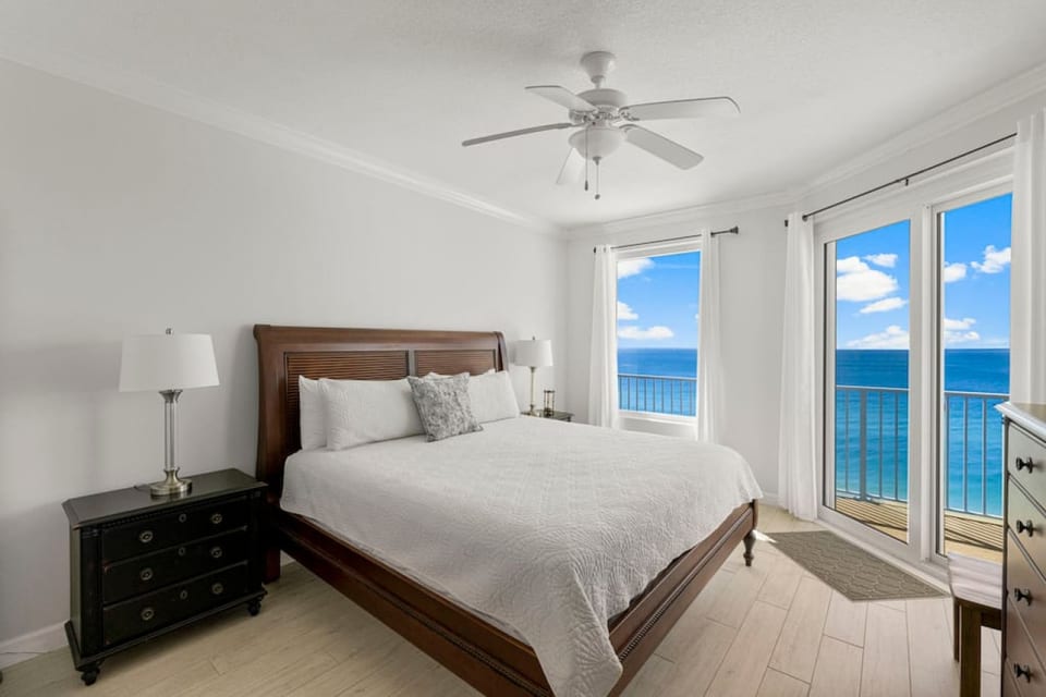 Spectacular Big 3BD Beachfront Condo!  Sleeps 10 - Panama City Beach