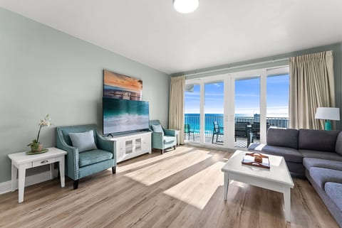 Beach and Ocean Views! Steps 2 Beach, Restaurants! Sleeps 9