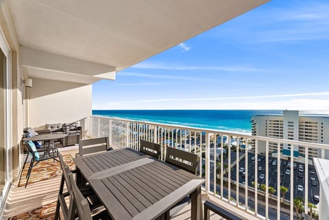 Beach and Ocean Views! Steps 2 Beach, Restaurants! Sleeps 9