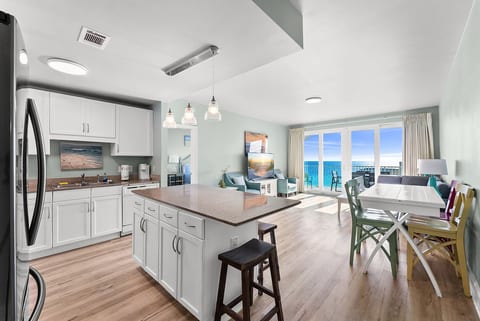 Beach and Ocean Views! Steps 2 Beach, Restaurants! Sleeps 9