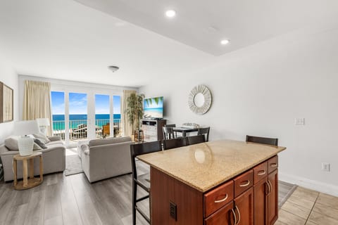 Amazing Beach Ocean View Condo! Free Beach Chair & Umbrella Service!